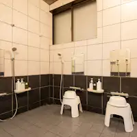 *ห้องอาบน้ำชาย