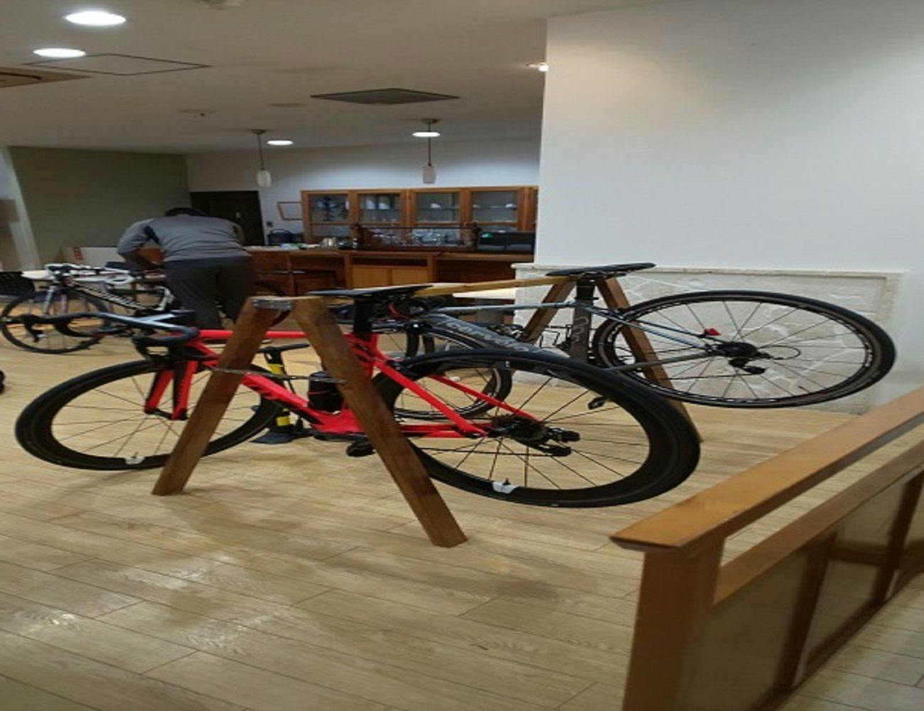 Tempat parkir sepeda balap