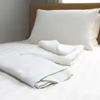 Handuk dan pakaian tidur