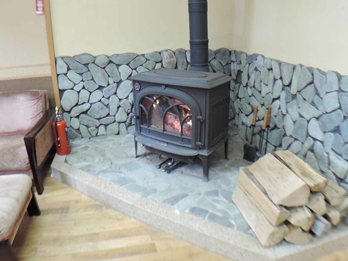 *【1층 벽난로가 있는 홀】