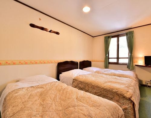 【洋室】トリプルルーム（バストイレ共同）