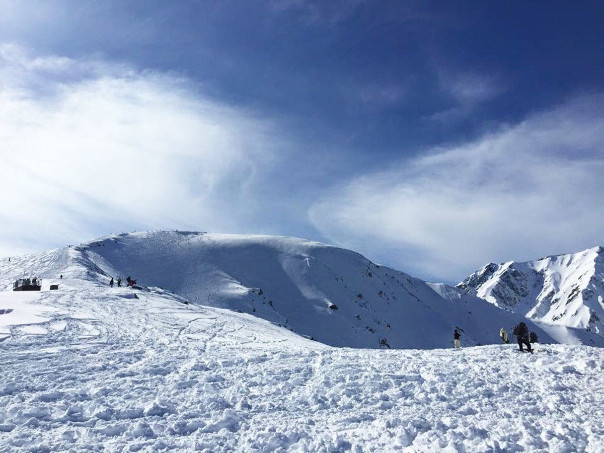 เพลิดเพลินกับหิมะผงที่ยอดเยี่ยม