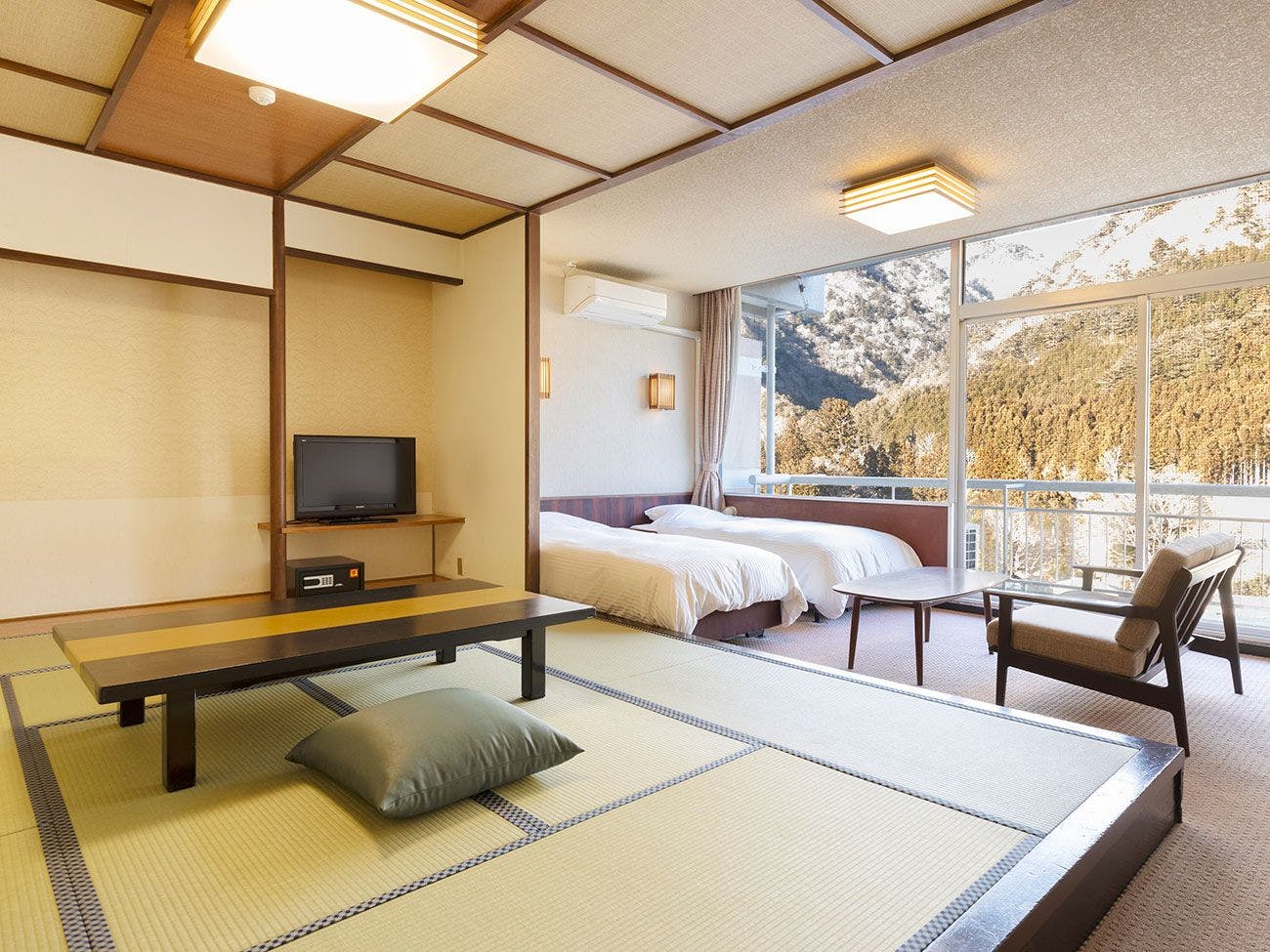 Kamar Standar Gaya Jepang dan Barat untuk 3 Orang - Tanpa Kamar Mandi Dalam