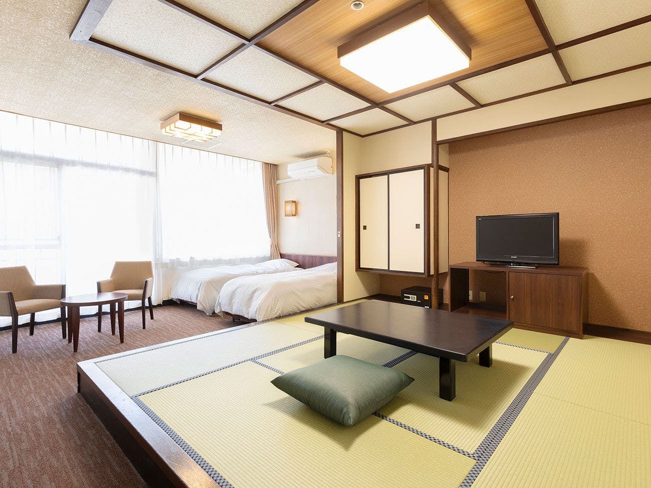Kamar Twin Standar Gaya Jepang dan Barat