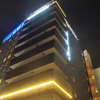 Hotel tampak luar (malam hari)