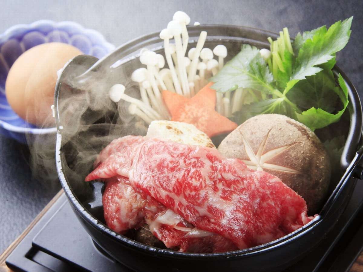 Contoh makan malam: "Sukiyaki dengan daging sapi Joshu dan sayuran lokal"
