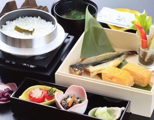 地元食材をふんだんに取り入れた朝食一例