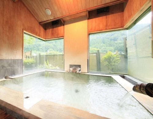 「山の湯」ひのき風呂