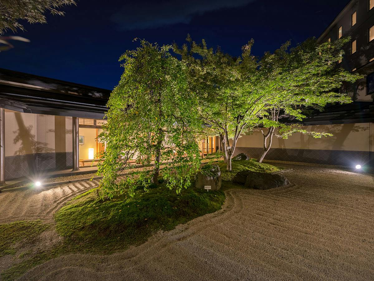 Iizaka Onsen Surikamitei Ootori