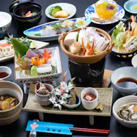 使用時令食材的日式懷石料理形象