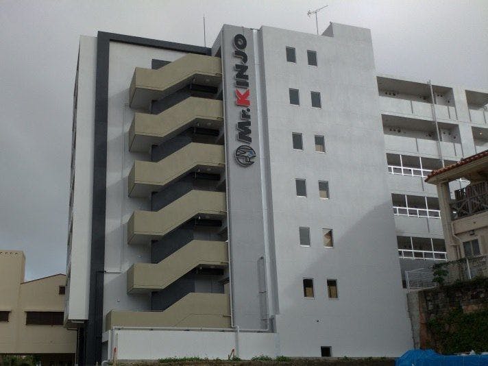 Mr.KINJO in front of Children's Hospital
