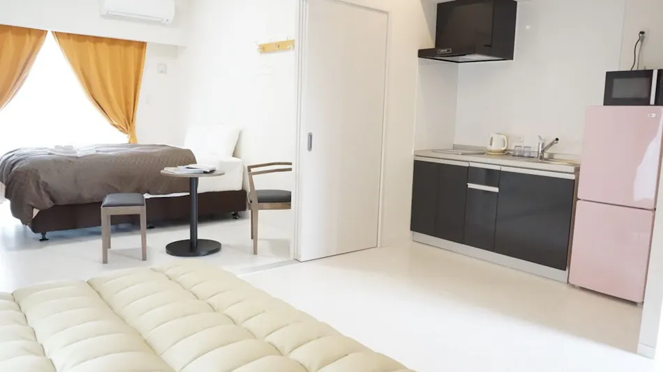 Mr.KINJO in front of Children's Hospital