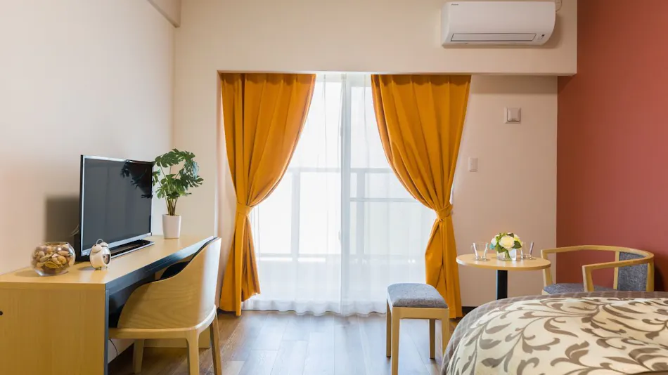 Mr.KINJO in front of Children's Hospital