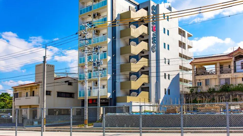 Mr.KINJO in front of Children's Hospital
