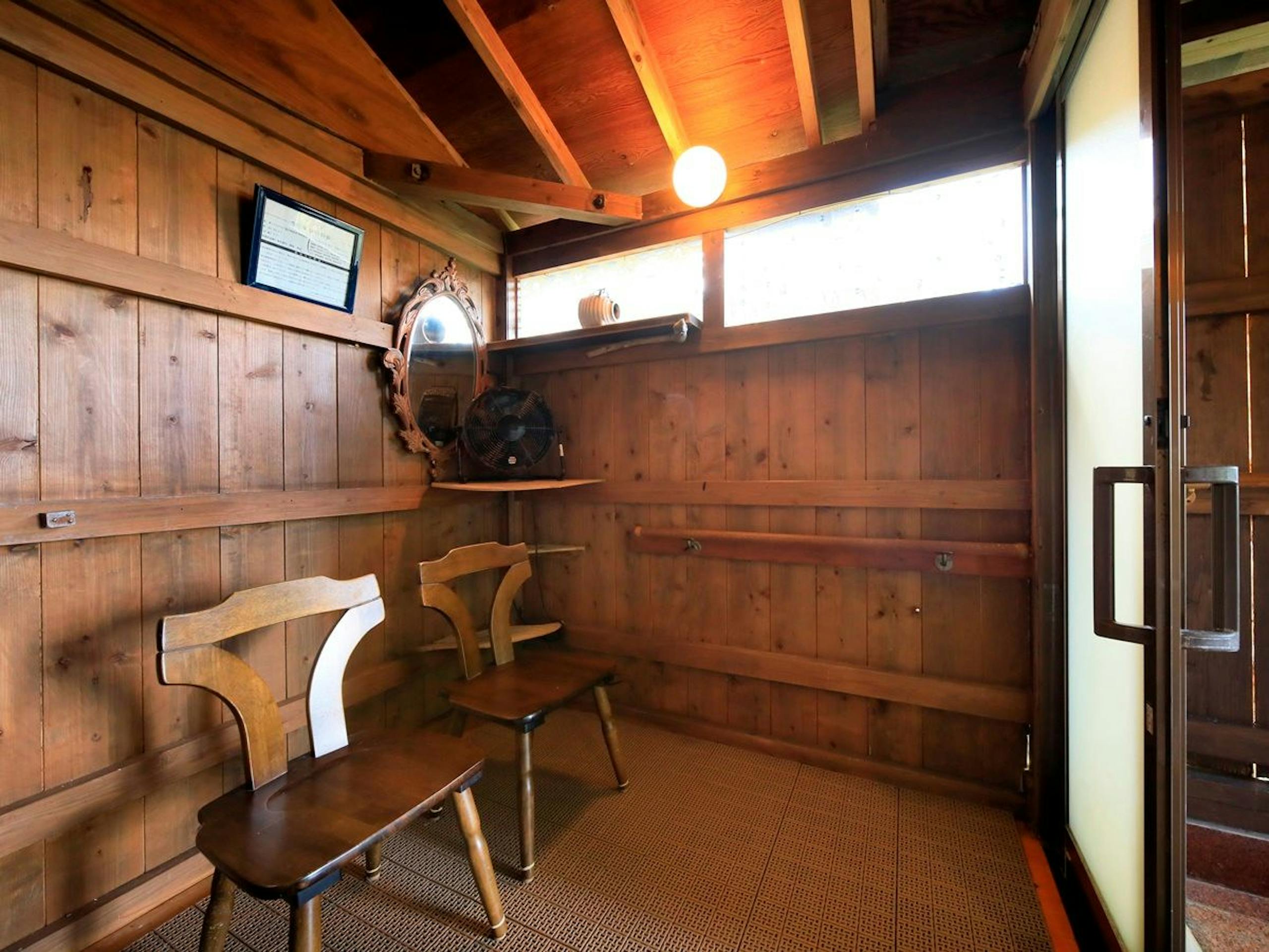 【ウェルカム・イン サニーステップ】温泉貸切風呂の脱衣所