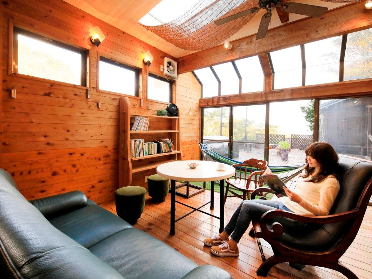 สิ่งอำนวยความสะดวกภายใน｜ผ่อนคลายในเลานจ์.