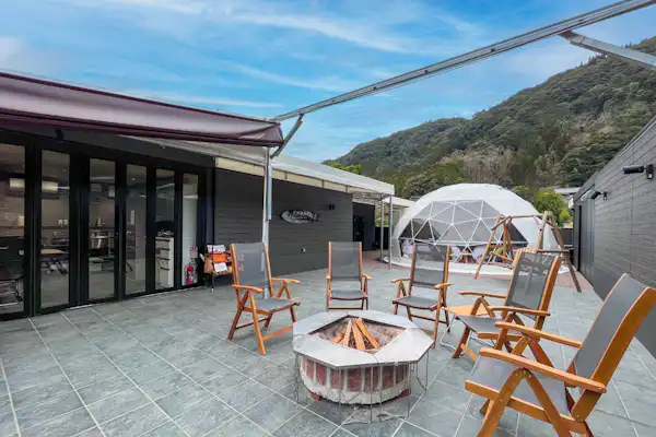 Suite Glamping memungkinkan api unggun di dalam Kamar.