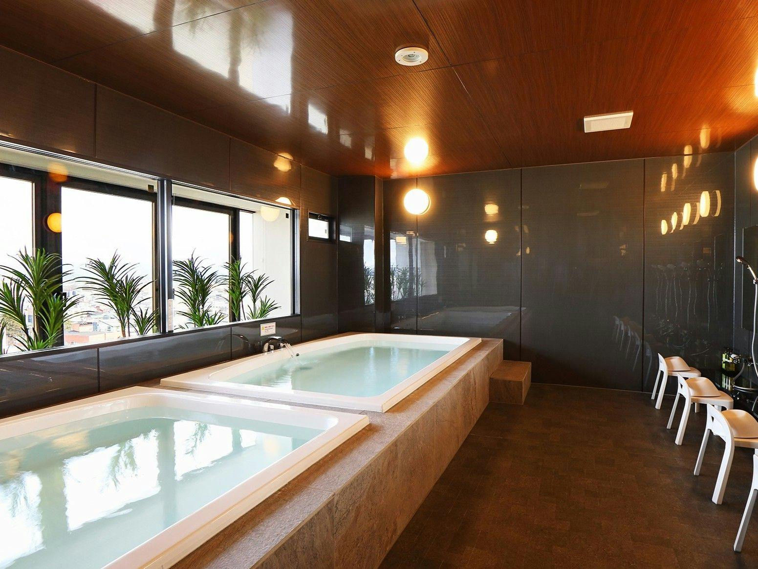 ห้องอาบน้ำรวมพร้อมวิวชั้น 9