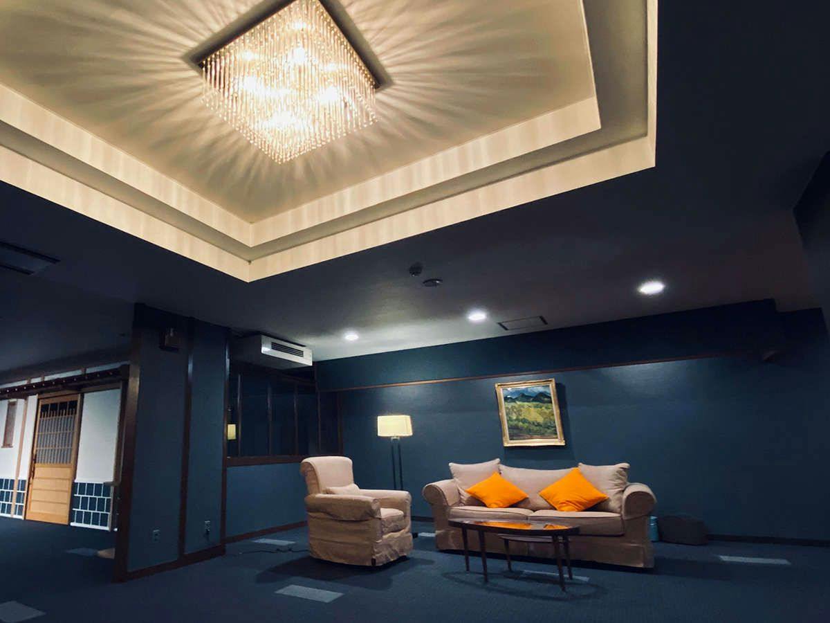 Front Lobby Lounge