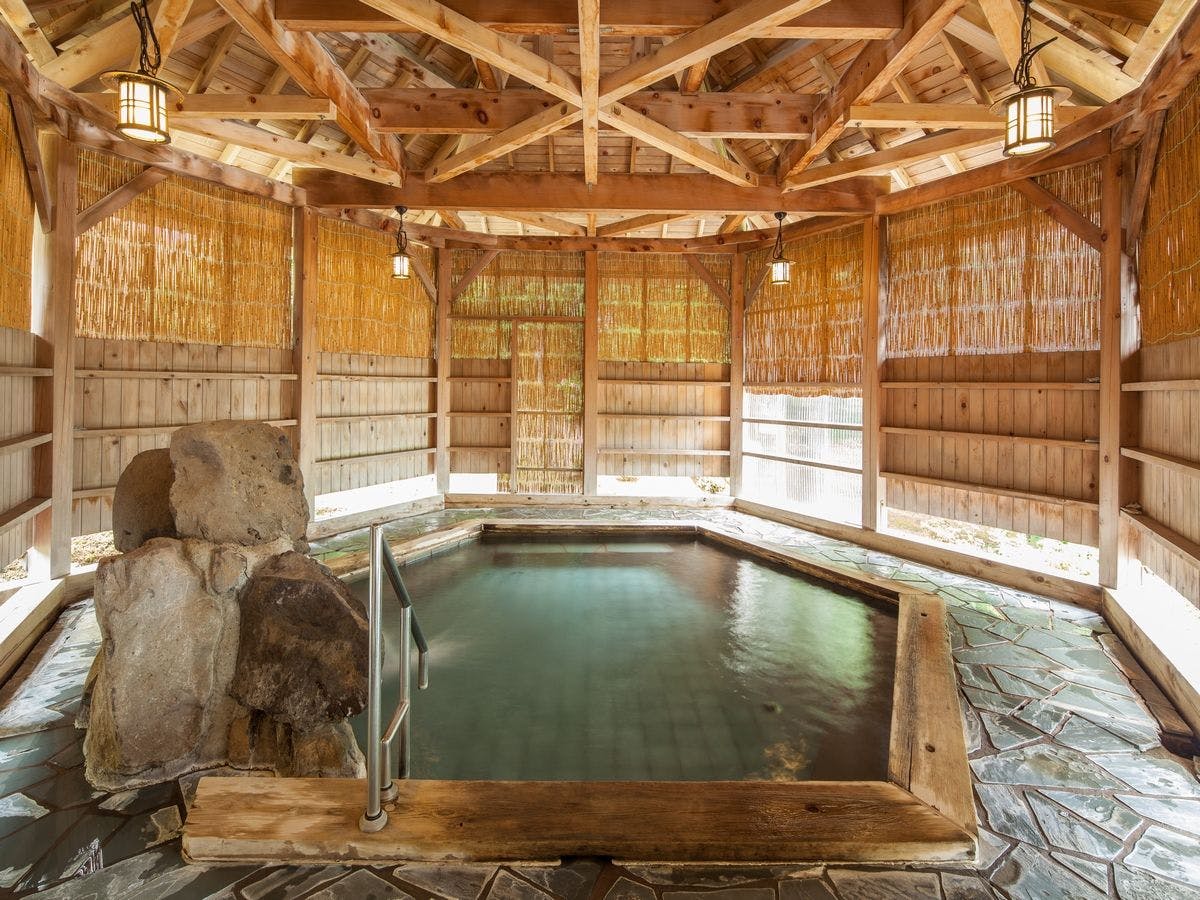 บ่อน้ำพุร้อนกลางแจ้ง