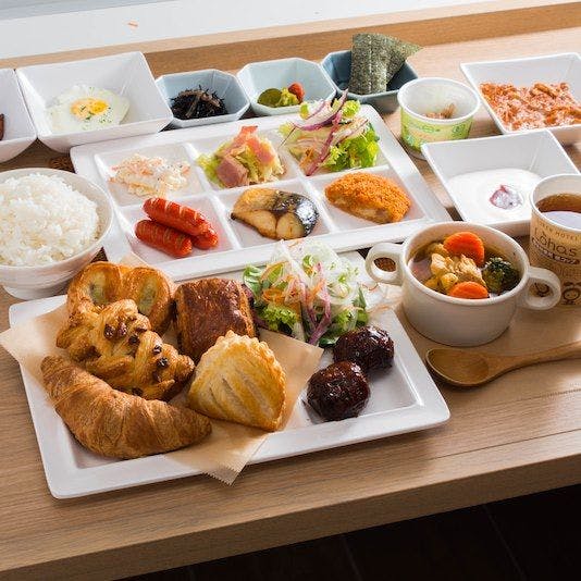 【조식】매장에서 갓 구운 음식을 제공합니다.