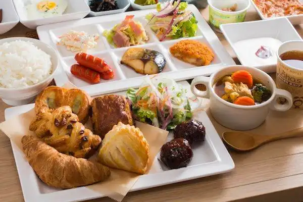 【조식】매장에서 갓 구운 음식을 제공합니다.