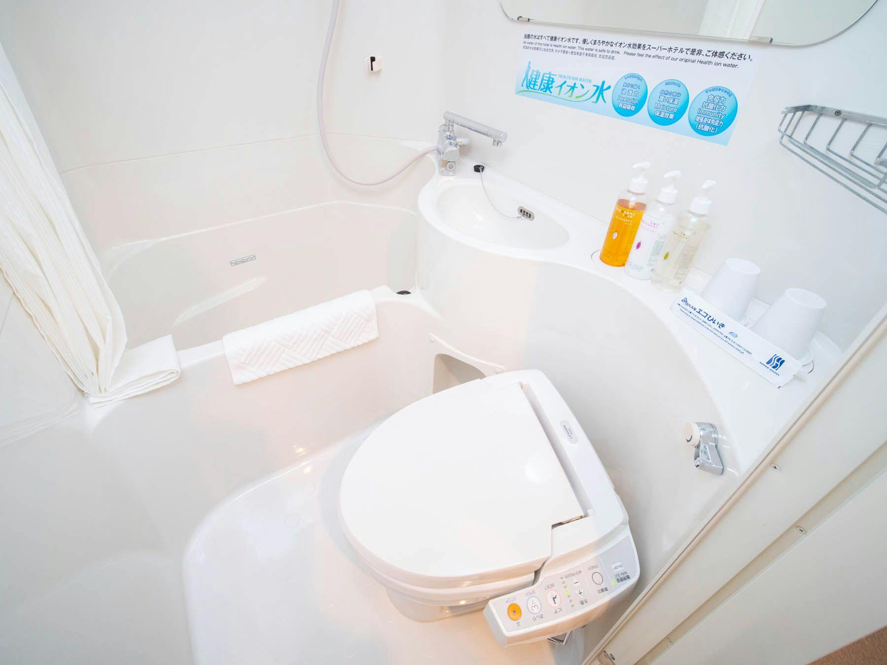 모든 객실에 유닛 욕실 완비.