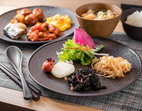 盛りだくさんのおかずで大満足