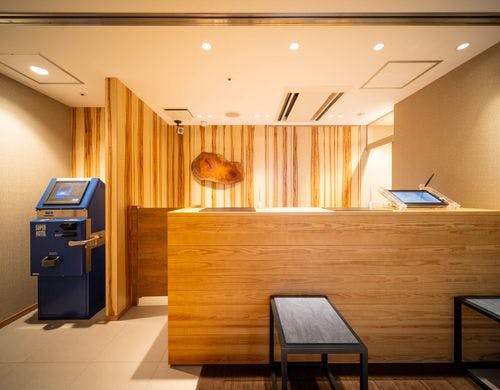 こちらでチェックインをお迎えします