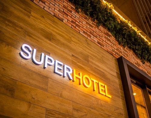 こちらの看板が目印です