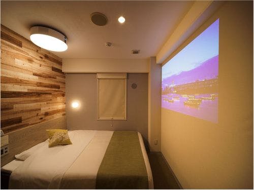 客室でプロジェクターが観れるお部屋です