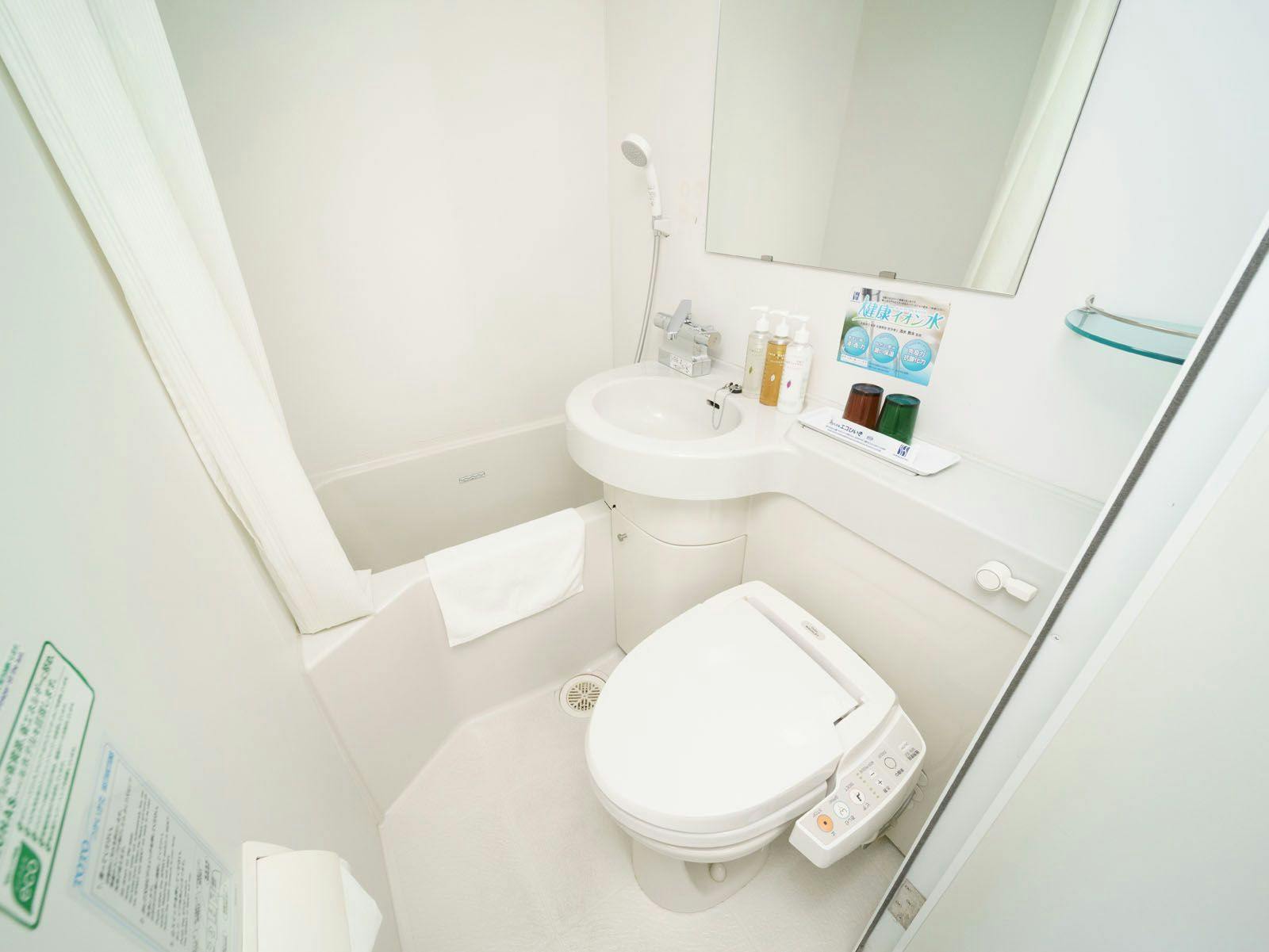 모든 객실에 유닛 욕실 완비.