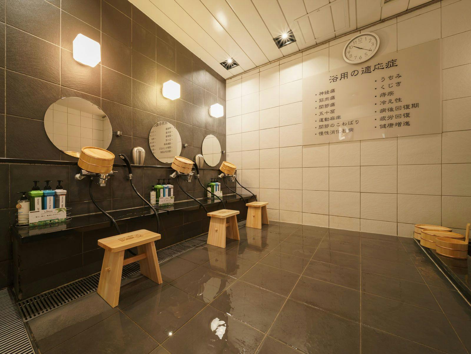 세 곳의 세척 구역이 있습니다.