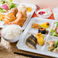 Sarapan bufet roti bakar Jepun dan Barat.