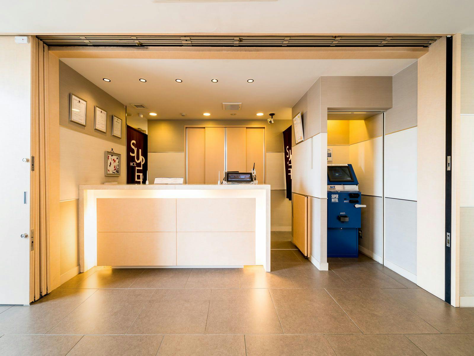 Kami akan menyambut anda di kaunter daftar masuk.