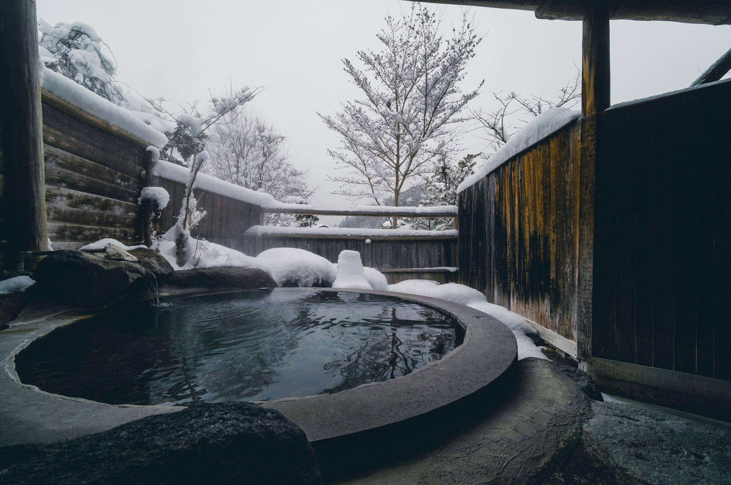 บ่อออนเซ็นกลางแจ้งส่วนตัวพร้อมวิวสุดตระการตา: จิโกคุกามะโนะยุ