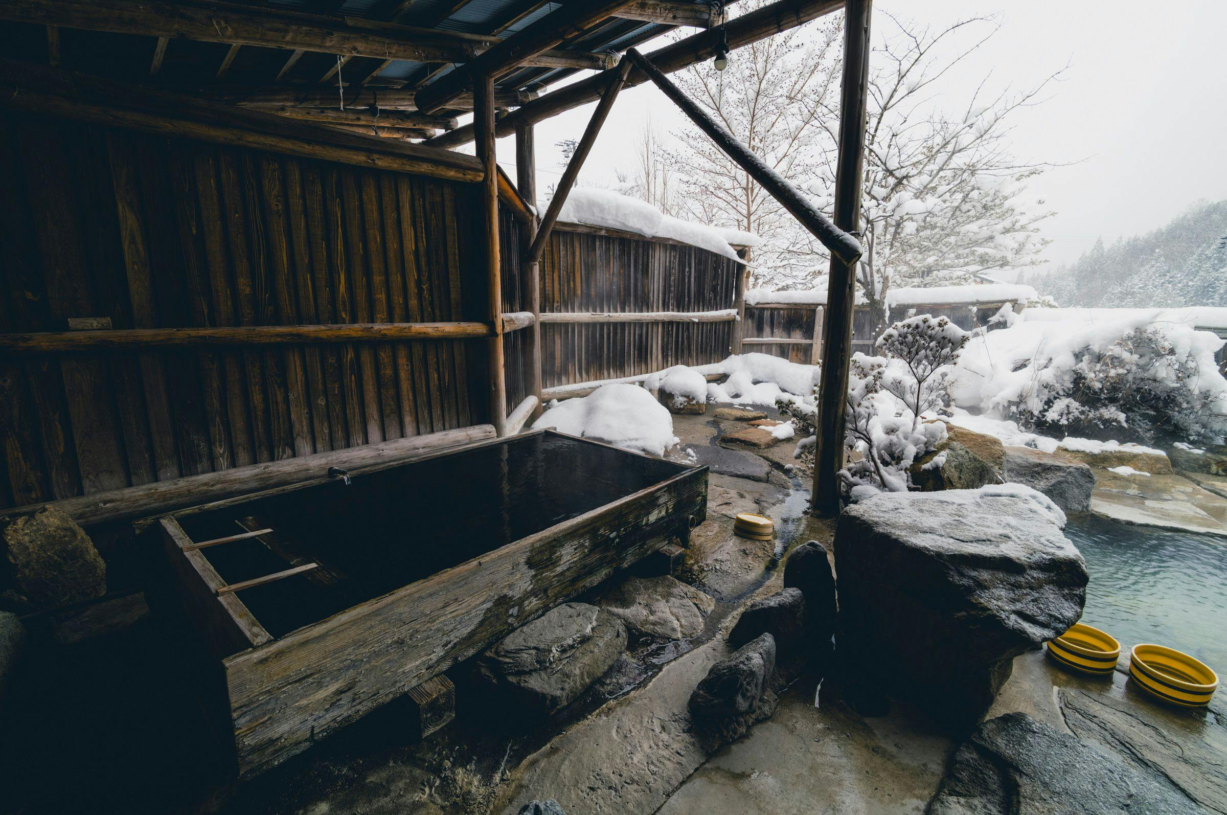 บ่อน้ำพุร้อนกลางแจ้งแบบส่วนตัวพร้อมวิวสุดตระการตา “มิมิเนะโนะยุ”