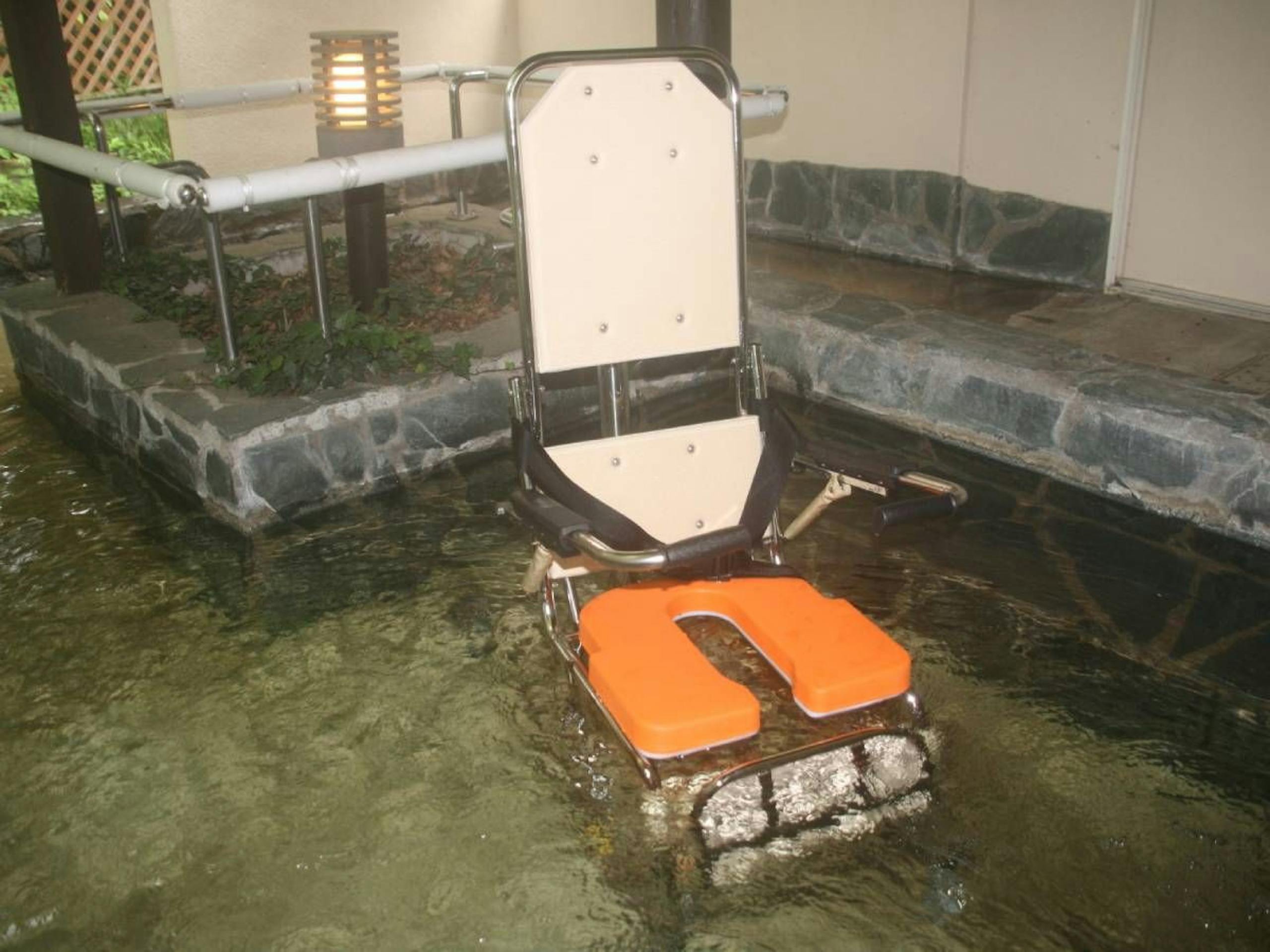 那須高原【ガストホフ エール】無段階リクライニングシートのシャワーキャリー