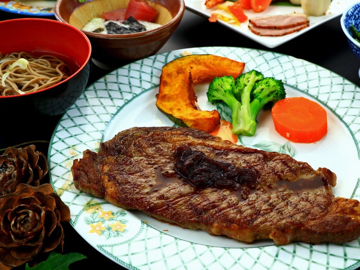 【저녁 식사】푸짐한 국내산 소고기 스테이크