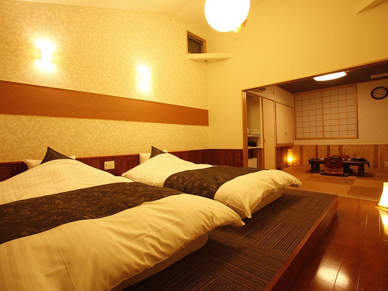 Bangunan satu lantai terpisah A1, kamar twin dengan pemandian terbuka.