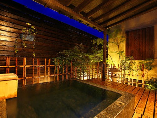 秋桜 / 露天風呂（青御影石）