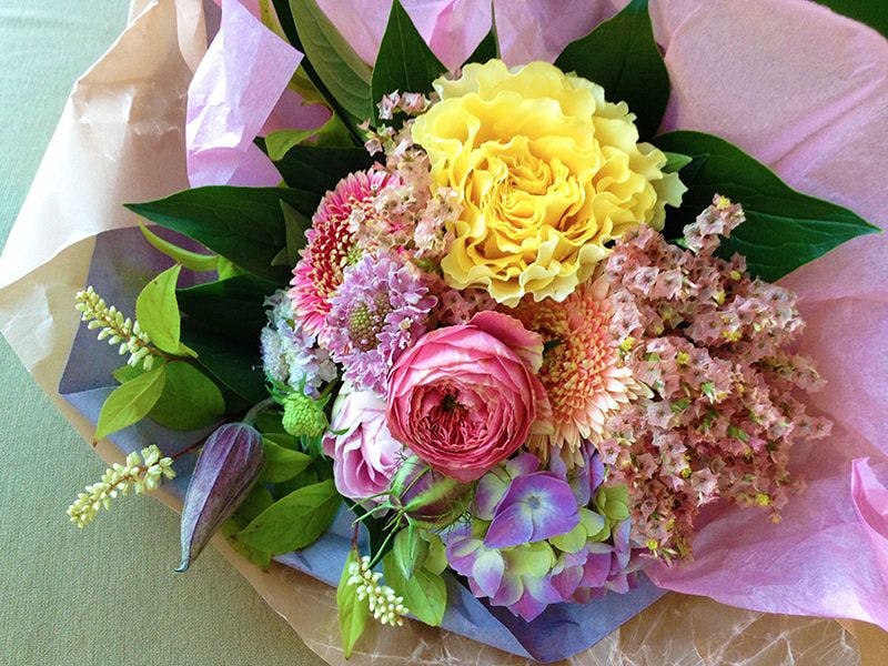 Gambar hadiah bunga (karangan bunga)