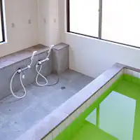 ・ห้องอาบน้ำรวมสำหรับผู้ชายเท่านั้น