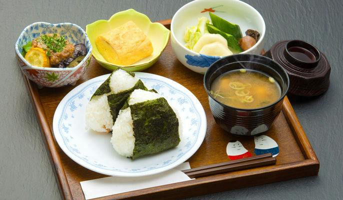 朝食（和軽食）おむすび