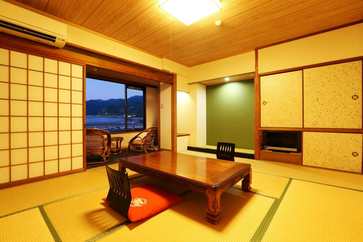 Sea-side 10 Tatami Japanese-style Room