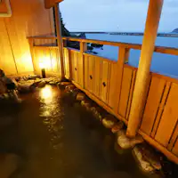 海風與浪聲令人舒適的露天溫泉