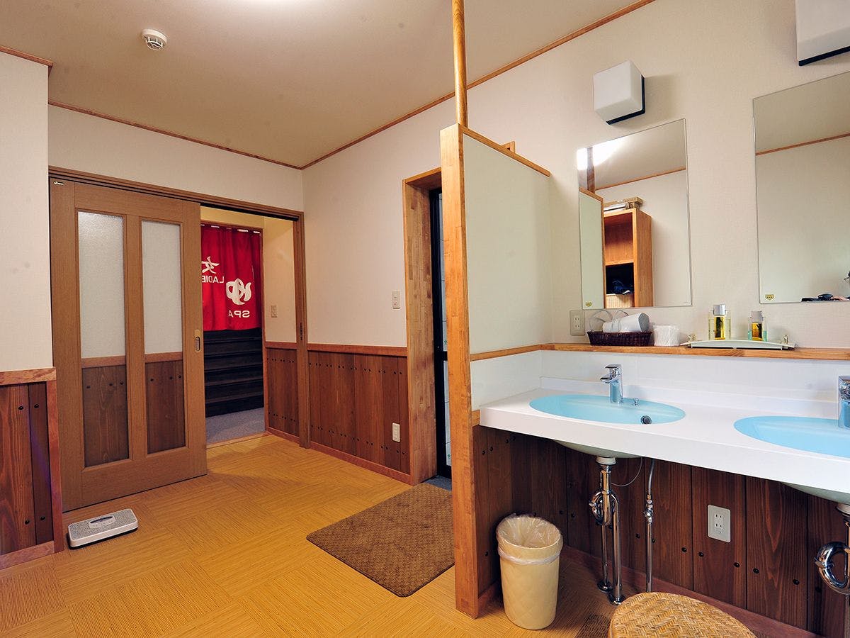 มีไดร์เป่าผมที่อ่างล้างหน้า