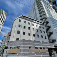 Pemandangan luar bangunan utama