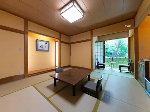<ตัวอย่างห้องพักในอาคารหลัก> ห้องสไตล์ญี่ปุ่นขนาด 8 เสื่อ "อาจิไซ"