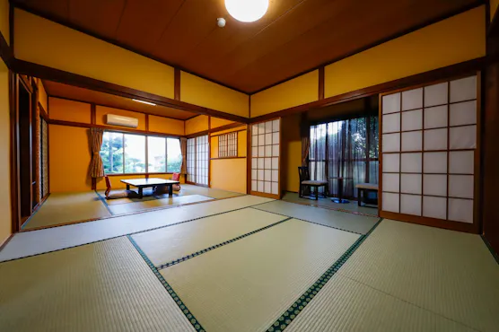 <อาคารแยก>เรือนพัก|16 เสื่อ+ระเบียง